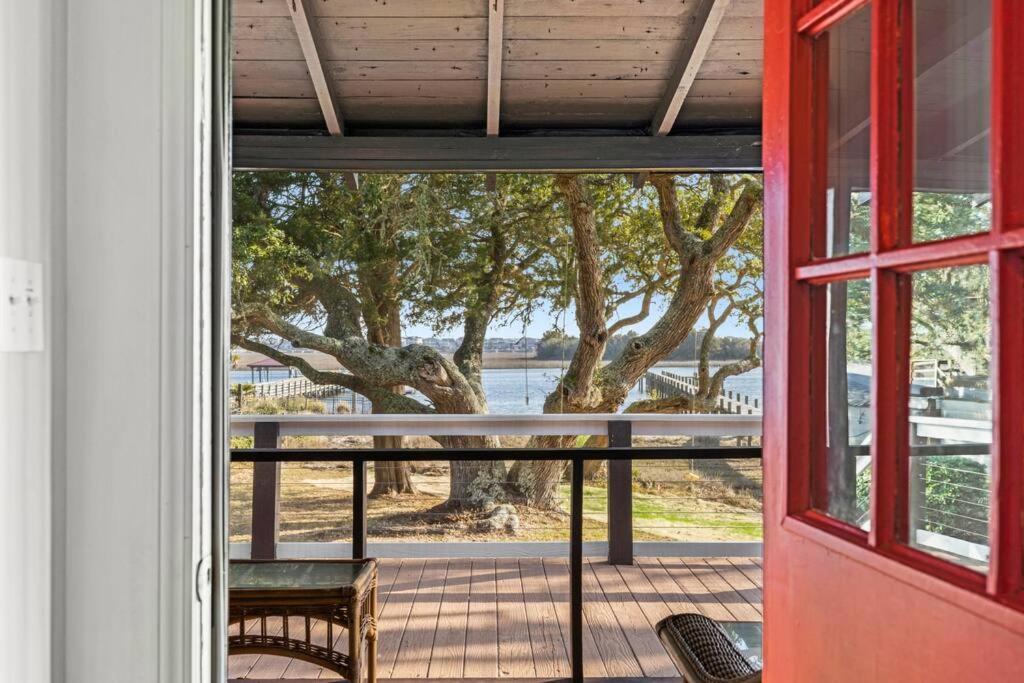 Вилла Dolphin Cove - Whole Waterfront House With Dock Ошен-Айл-Бич Экстерьер фото